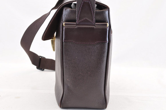 LOUIS VUITTON Yaranga Shoulder Bag - Picture 14 of 16